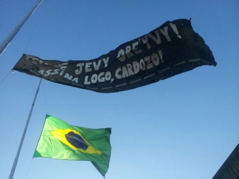 Faixa em guarani pede: #AssinaLogoCardozo / Crédito: Nathália Clark/Greenpeace
