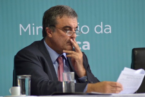 Ministro Cardozo, durante reunião da CNPI, com o parecer contra a minuta do Ministério da Justiça