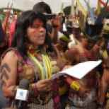 Sonia Guajajara, da diretoria da APIB (Articulação dos Povos Indígenas do Brasil) durante a Mobilização Nacional Indígena. Crédito: Kamikia Kisedje