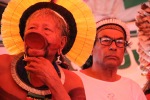 Raoni Kaiapó e Aílton Krenak, líderes indígenas históricos, participam da plenária do ATL. Alan Azevedo / MNI