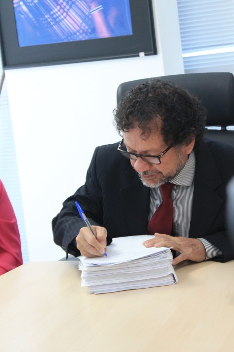 Presidente da Funai assina despacho para publicação de relatório. Tatiane Klein / MNI