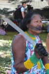 Tuíra Kayapó, do Pará, símbolo da luta contra as hidrelétricas na Amazônia, também veio para o ATL. Crédito: Tatiane Klein / MNI